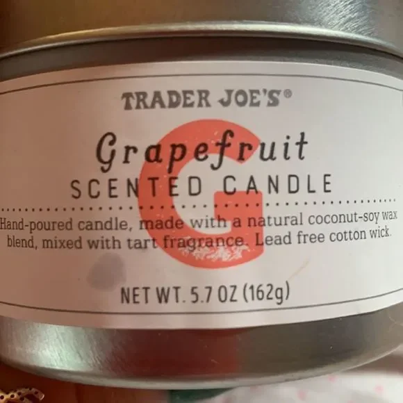 TRADER JOE'S Scented Candle Tin Grapefruit 5.7 oz. - Picture 4 of 5
